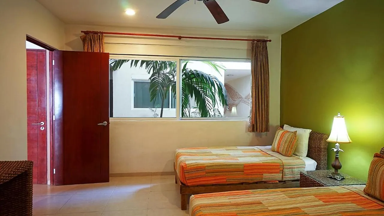 Meridian 107 Condo Playa del Carmen 0*,